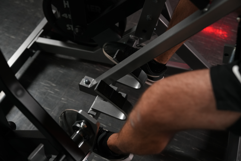 Plate-Loaded Iso-Lateral Row - LifeFitness Canada
